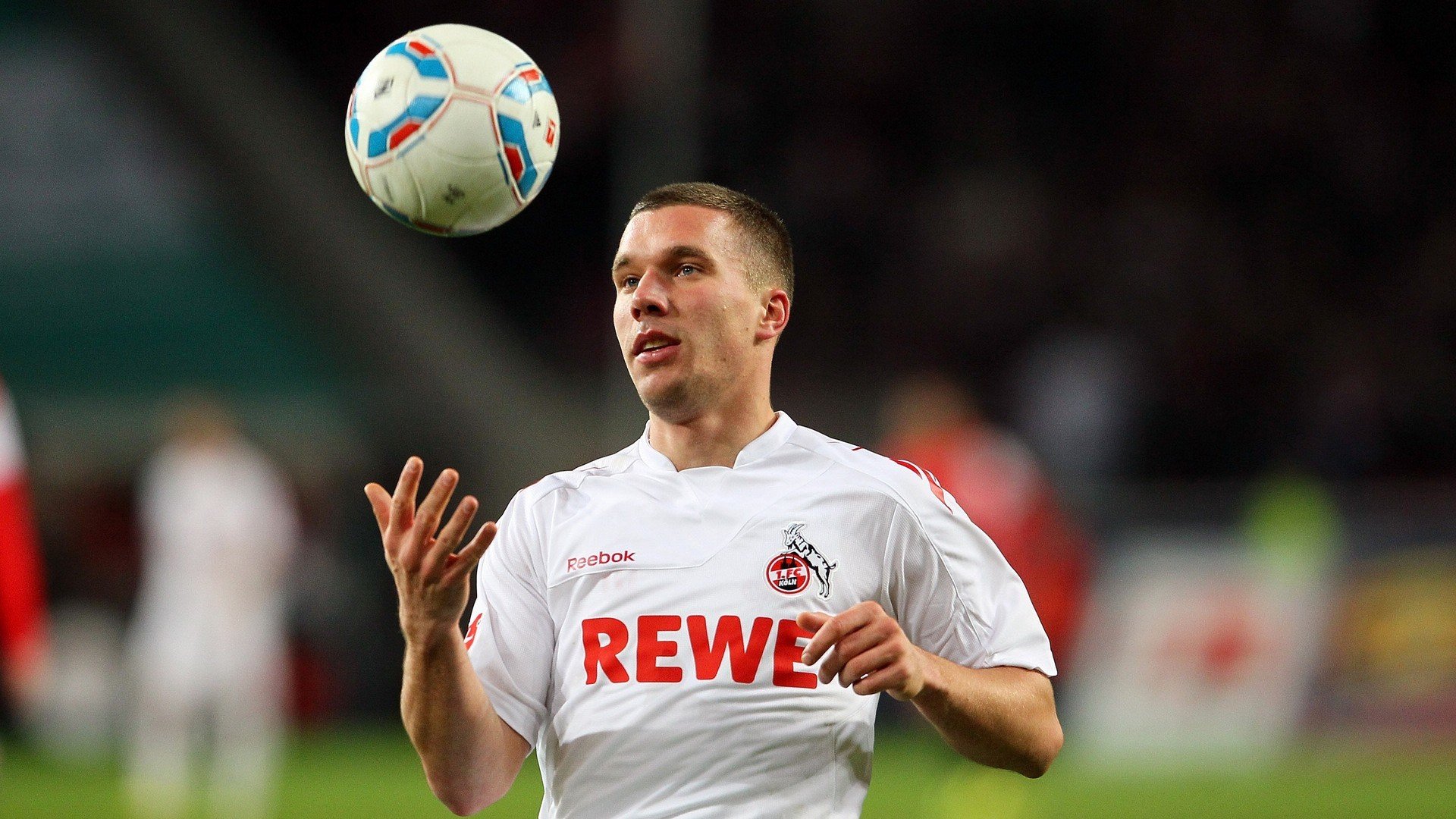 《Faker：十年电竞，传奇仍在续写》，faker电竞历史