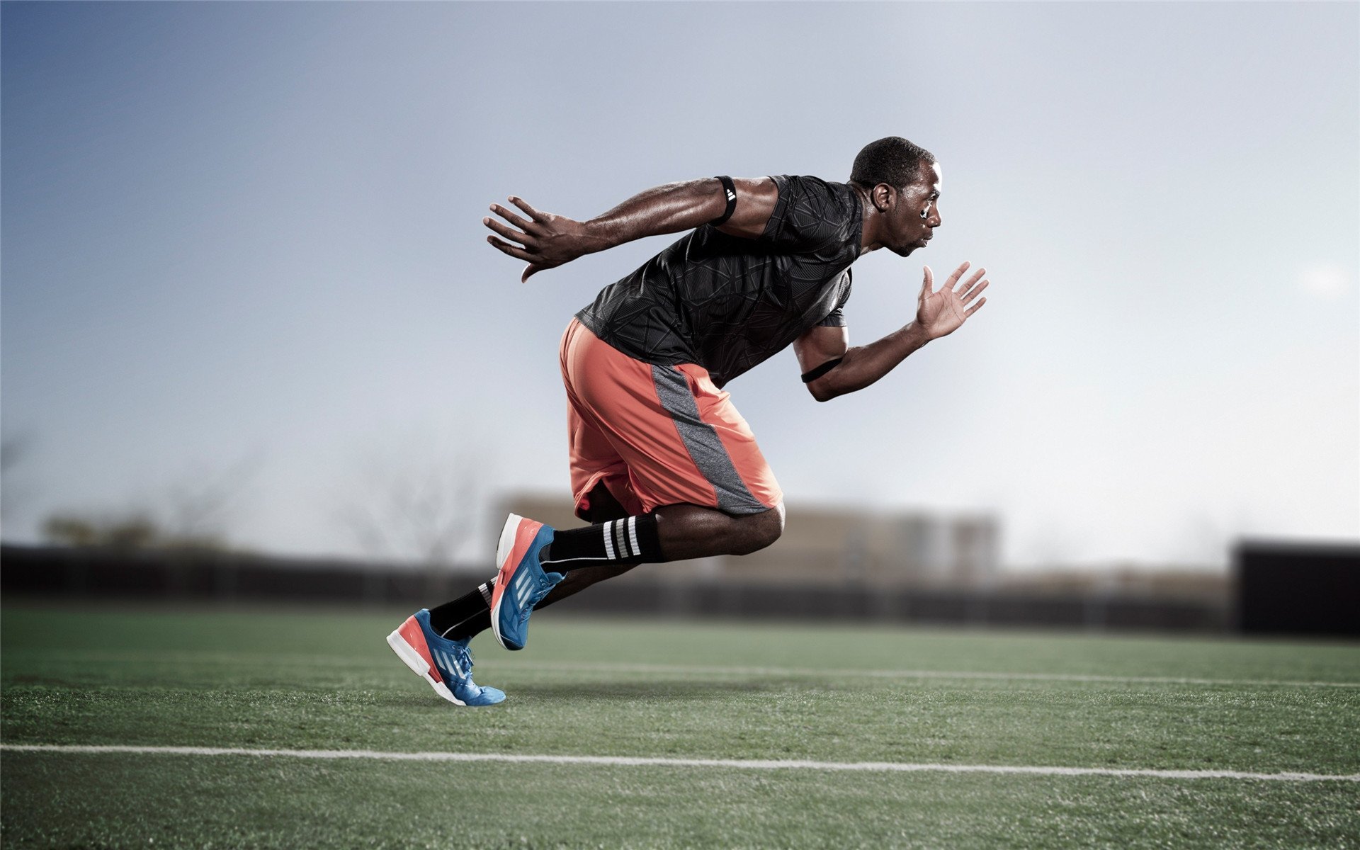 夜空星光骑行比赛，身临其境的运动享受，星空骑行服怎么样