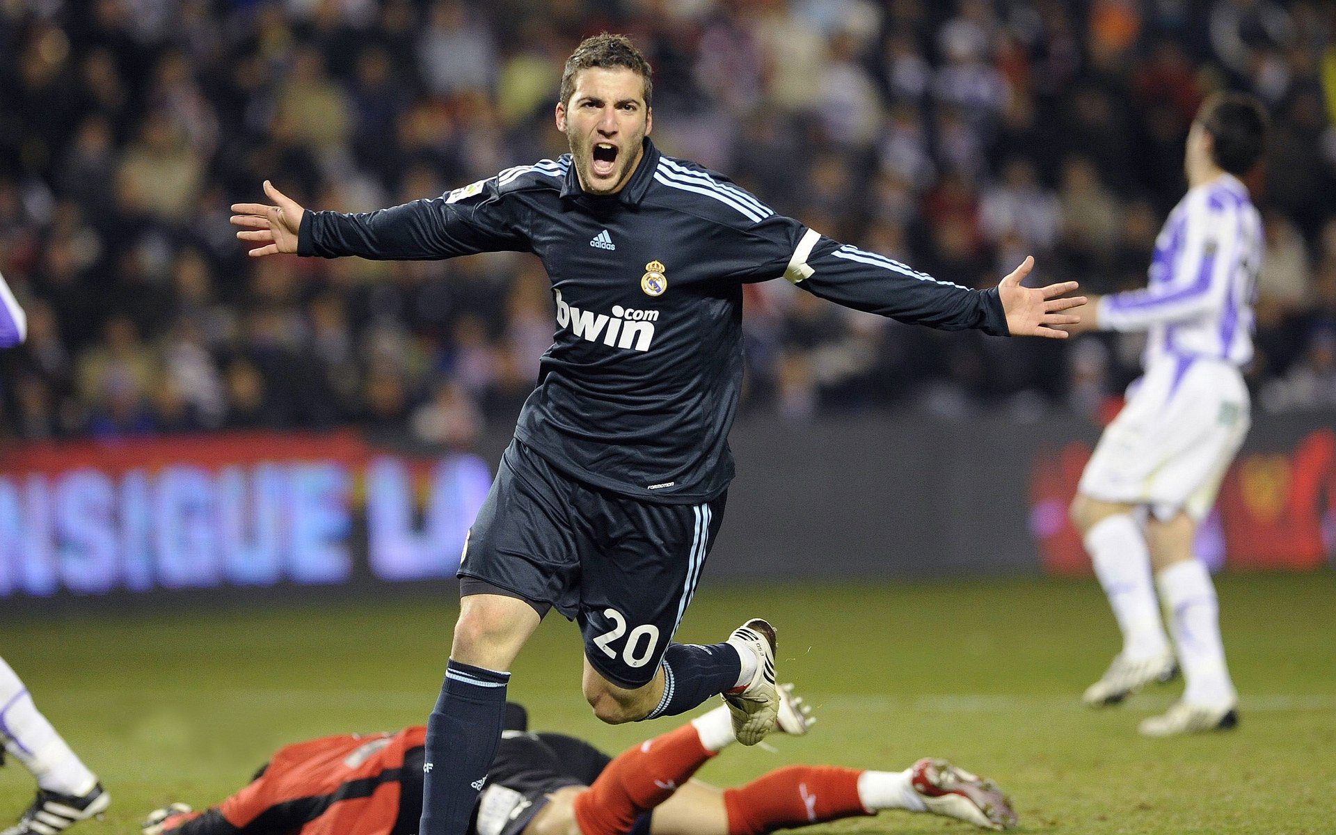 杭州马拉松开跑，3万人齐聚西湖之畔，杭州马拉松全程